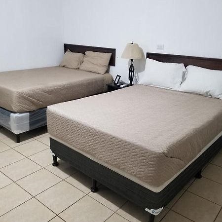Judys Home - Bed And Breakfast Retalhuleu Εξωτερικό φωτογραφία