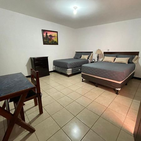 Judys Home - Bed And Breakfast Retalhuleu Δωμάτιο φωτογραφία