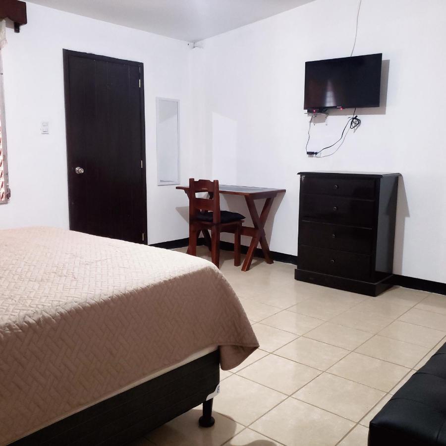 Judys Home - Bed And Breakfast Retalhuleu Εξωτερικό φωτογραφία