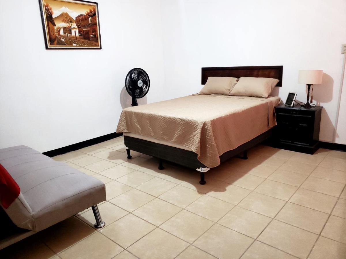 Judys Home - Bed And Breakfast Retalhuleu Εξωτερικό φωτογραφία