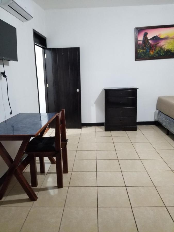 Judys Home - Bed And Breakfast Retalhuleu Εξωτερικό φωτογραφία